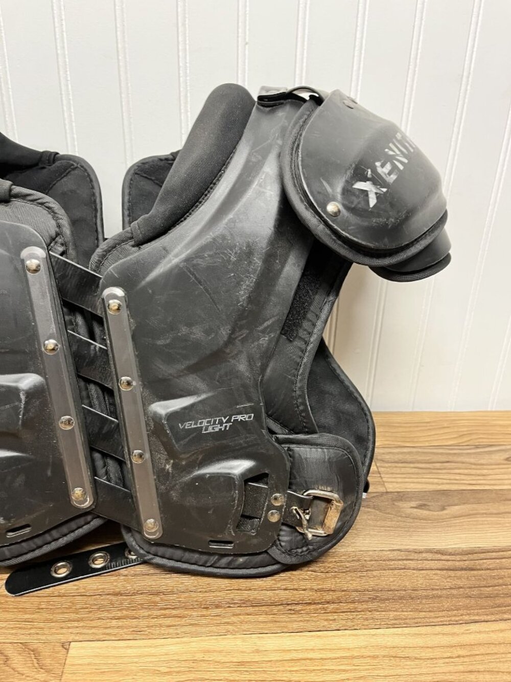 Xenith Velocity Pro Light Football Shoulder Pads Size Medium 17-18” Two Straps - Picture 9 of 16